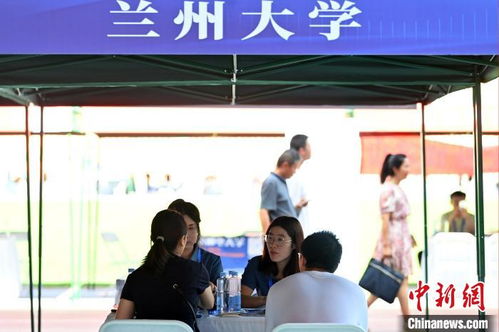 百校齊聚金城，科技護(hù)航夢(mèng)想——蘭州高招咨詢會(huì)助力學(xué)子科學(xué)填報(bào)志愿